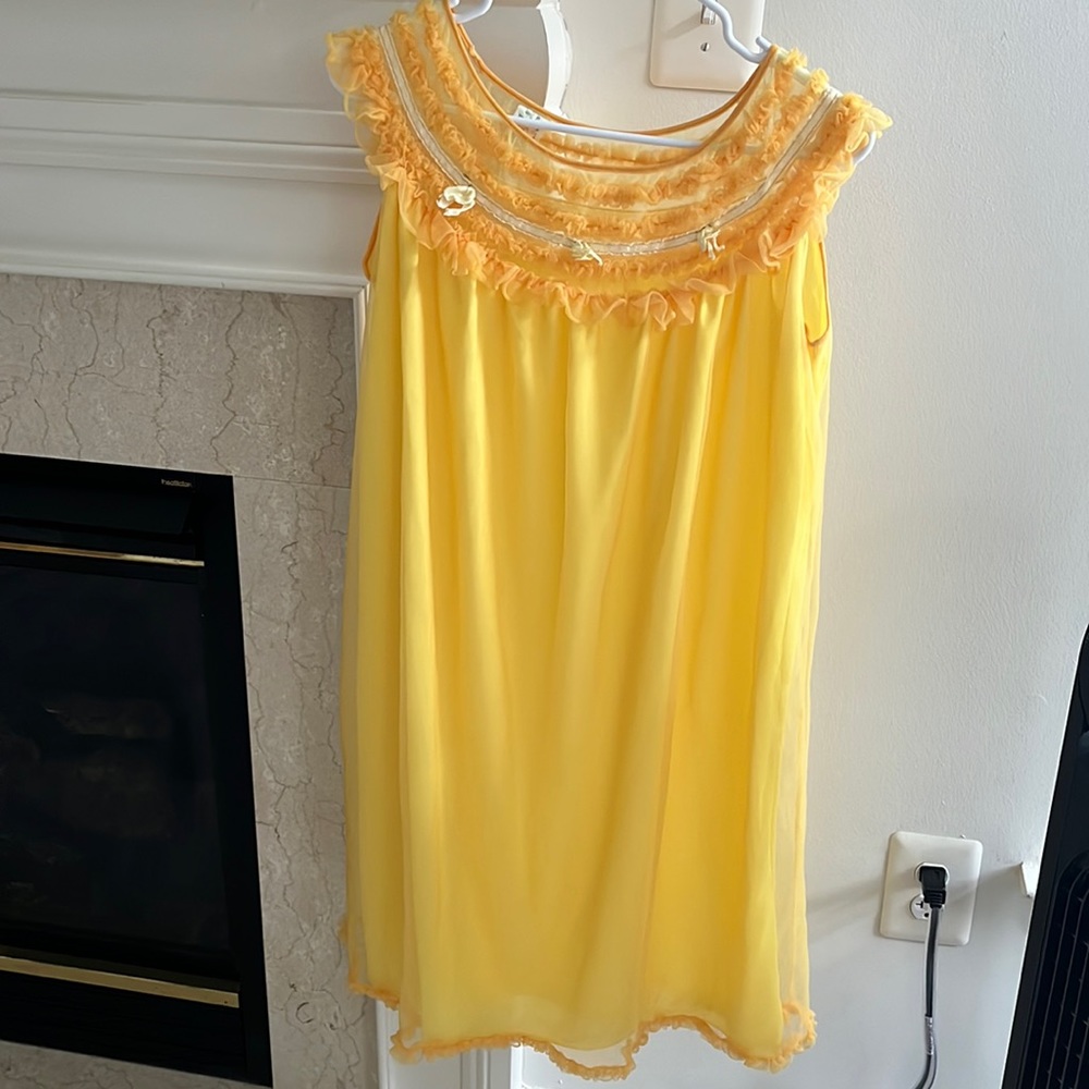 Gaymode size small vintage nightgown